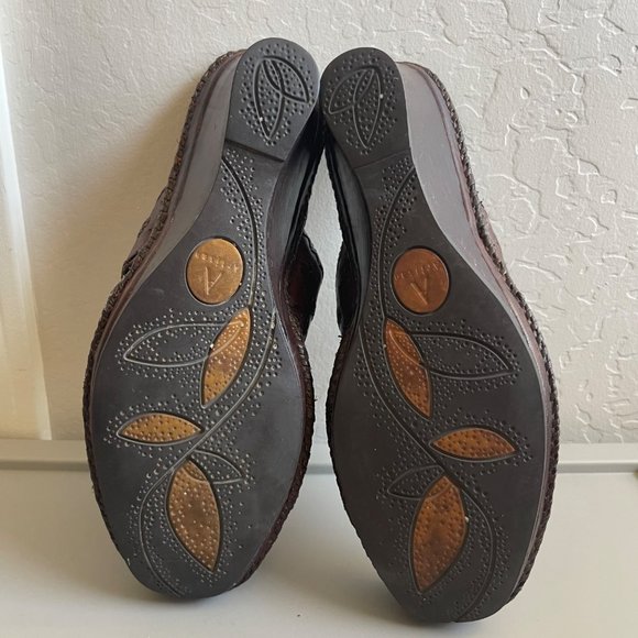 Clarks Brown Artisan Collection Women's Leather Clogs Slip-Ons US 9.5M Mules - Picture 2 of 10